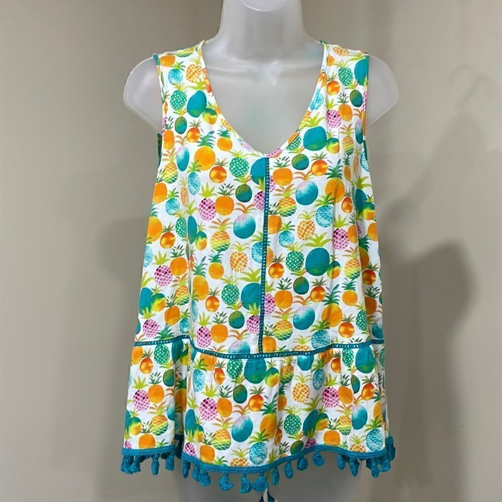 NWOT Crown & Ivy Pineapple top with decorative hem.  Size PL petite large 12/14